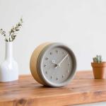 秒針はキラリと輝くゴールドカラー