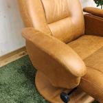 長めでカーブした肘掛け