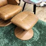 独立式のオットマン付き