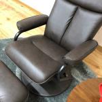 ツヤのあるPVCレザー製