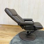 最大140°のリクライニングが可能