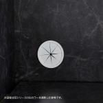 背面に2ヶ所のコード穴