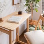 デスク・チェアの素材はパイン無垢材を採用