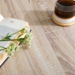 ウッド調シートを採用