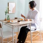 背もたれはカーブがかかったデザイン