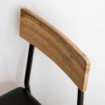 背もたれも緩やかなカーブ