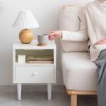 オープン収納と引き出しを設けている