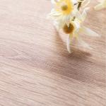 本物の木を使用したかのような美しい天板