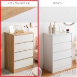 カラーは木目が入ったナチュラル