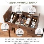 天板下と両サイドの収納スペース