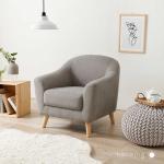 脚はナチュラルな天然木を使用