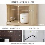 背板に熱を逃がす通気口付き