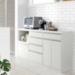 表面は木目がうっすら入った美しいハイグロスシート