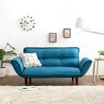 鮮やかで印象的なターコイズブルー色