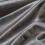 素材は本革のような風合い