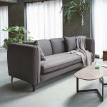 肘置きは丸みを帯びたフォルム