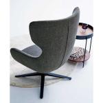 天板と棚板を支える4本の脚