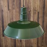 シェードは無機質なアイアンを採用