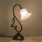 シェードの下部も空いている仕様