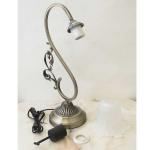 シェードはお客様で取り付けていただく仕様