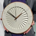 短針にも木製パーツ