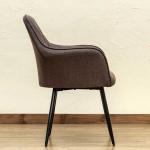 脚は丈夫なスチール製