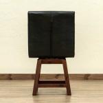 脚は濃淡のある色合い