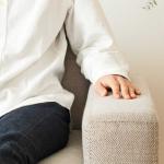 肘はやや余裕を持った幅広設定