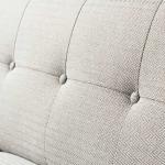 ボタンを配したデザインで可愛らしい