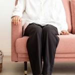 座った際に自然に腕を乗せ易い