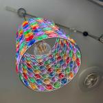 アクリルビーズは一つずつ留められている