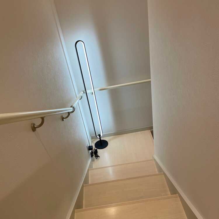 LT-5362 背の高いスタイリッシュなLEDフロアランプ・温白色風