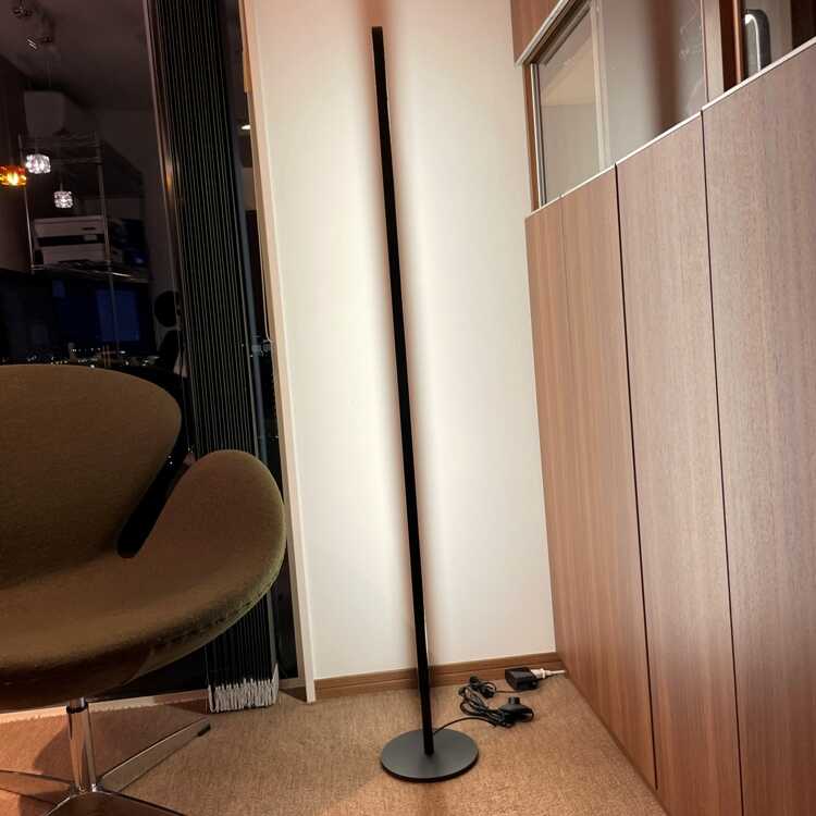LT-5362 背の高いスタイリッシュなLEDフロアランプ・温白色風