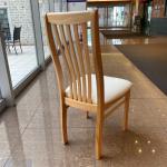 一年中快適に使えるハイバックのダイニングチェア