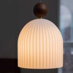 ガラスを削ったような凹凸のある形状