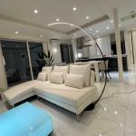 貴重なアーチ型のLEDフロアライト