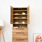 3枚の棚板が付いています