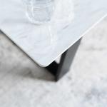 天板の角は丸い形状