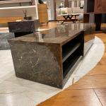 ガラスを思わせるような映り込み