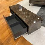 内部は左右2つに仕切られています