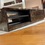 デッキ収納部の内装はブラックのシート貼り