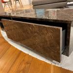 大理石柄の美しい前板