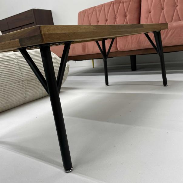 脚はアイアン製