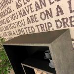 キズ・汚れの耐性に優れた強化シートを採用