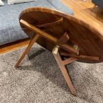 脚はそれぞれ独立して折りたためます