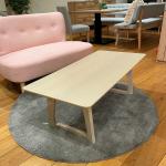 2種類の天然木を使った豪華なリビングテーブル