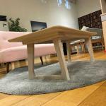 脚は天然木ラバーウッド材