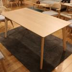 高級木材のオークを優しい