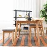 脚は先端に向かって細くなるデザイン