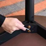 脚は天然木ラバーウッド製